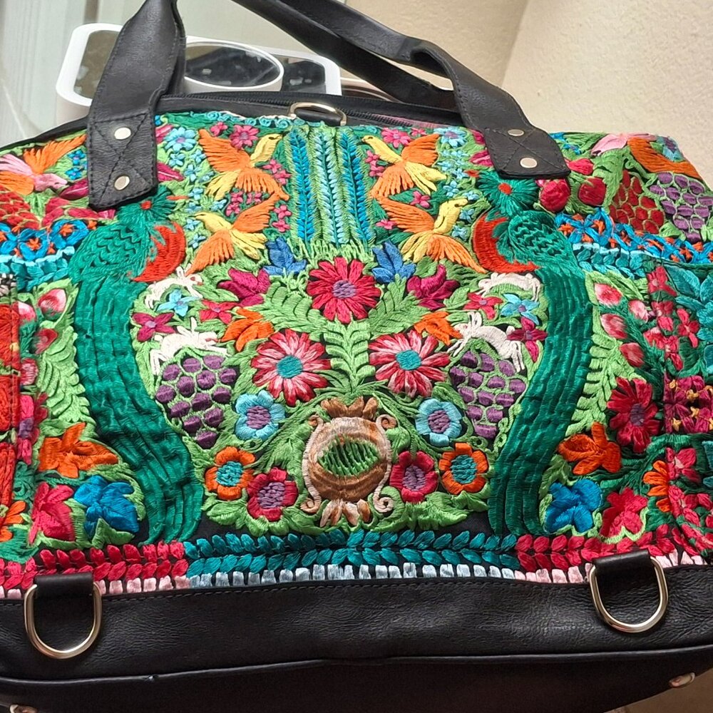 Maria's ARTISAN Leather convertible bag; Shoulder/ crossbody/ backpack - Picture 4 of 11
